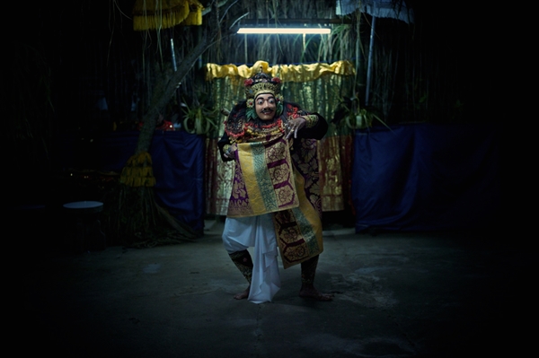 Straniero divino, la danza di Sidha Karya