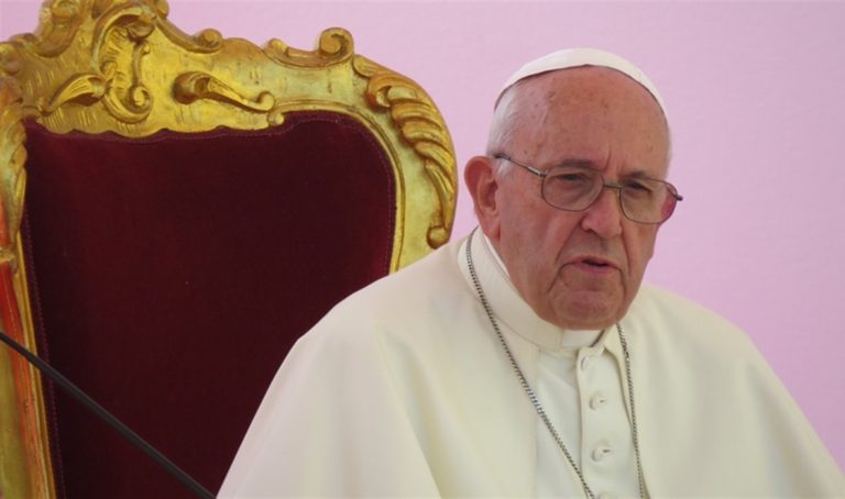 L’anatema di Papa Francesco: “I migranti, i profughi sono nostri fratelli. I cattolici sono con chi salva le vite”