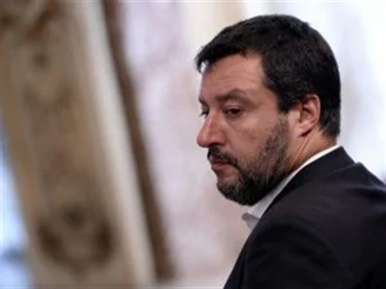 L’ex ministro Salvini indagato per diffamazione e istigazione alla violenza. La denuncia della capitana  Carola Rackete