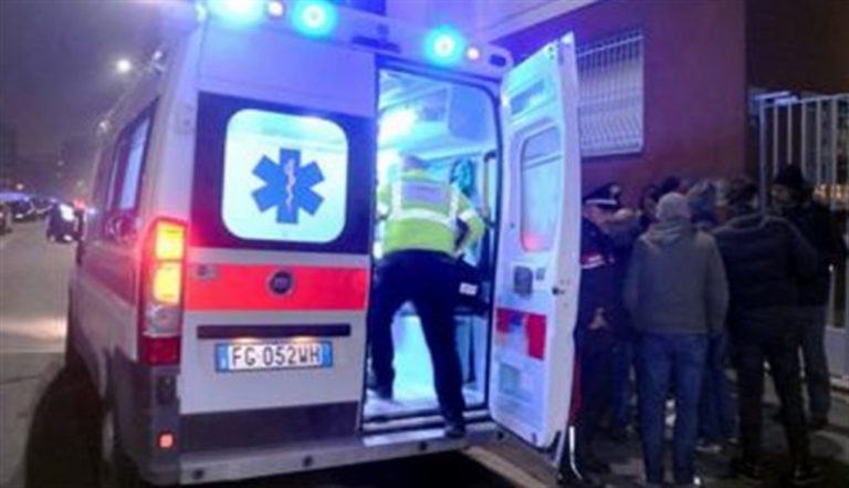 Sequestrano un’ambulanza del 118 e minacciano i sanitari per far curare un loro amico