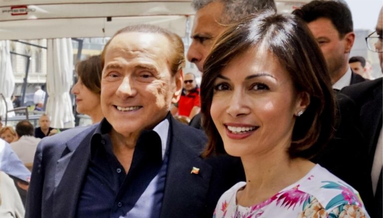 Scoppia la guerra in Forza Italia. A sorpresa Berlusconi azzera i vertici: l’ira della Carfagna e l’addio di Toti