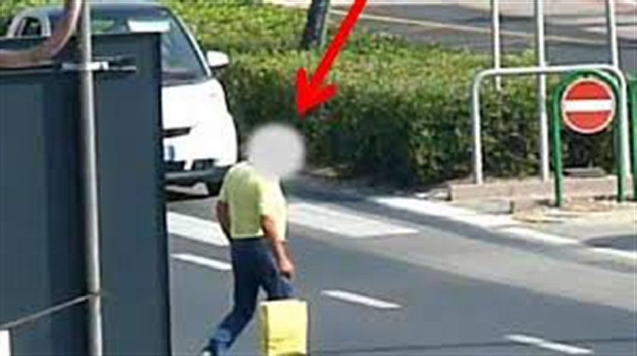 È cieco assoluto da 10 anni però guidava e consultava smartphone