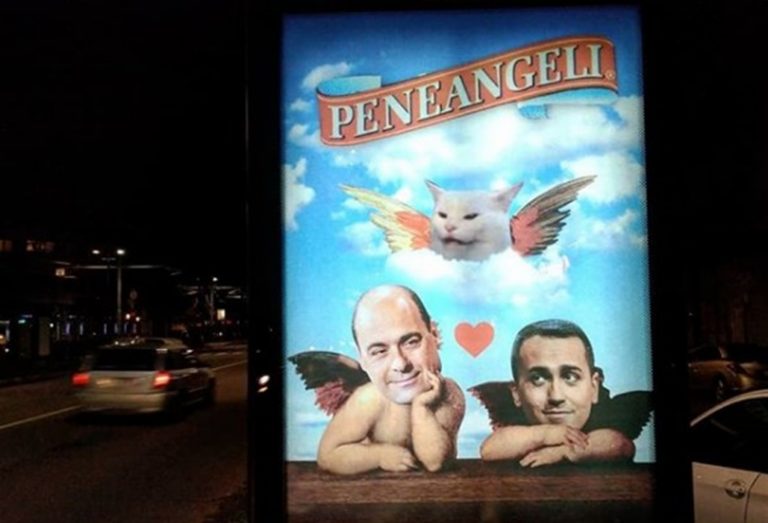 Gli ‘Angeli pensosi’ compaiono in strada. L’ultima opera del Banksy torinese con Zingaretti e Di Maio