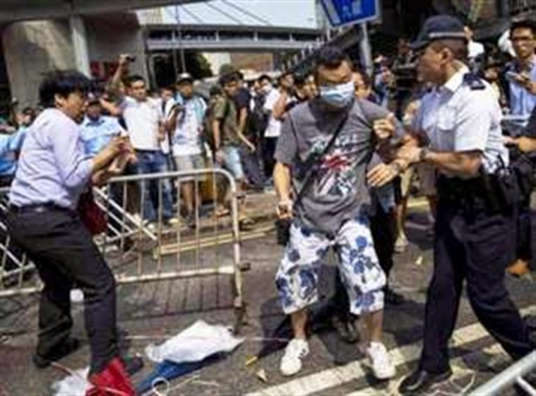 Hong Kong vince la piazza. Ritirata la legge sull’estradizione