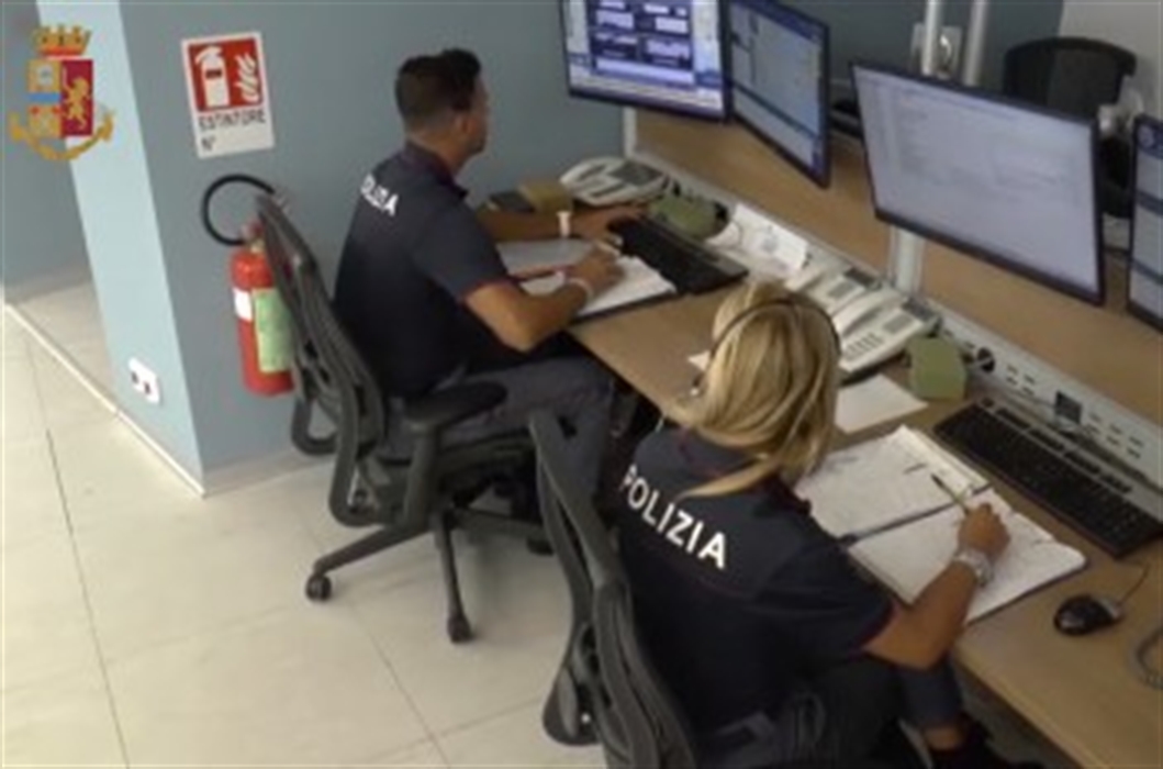 Questura di Napoli, il capo della Polizia inaugura la nuova Sala Operativa