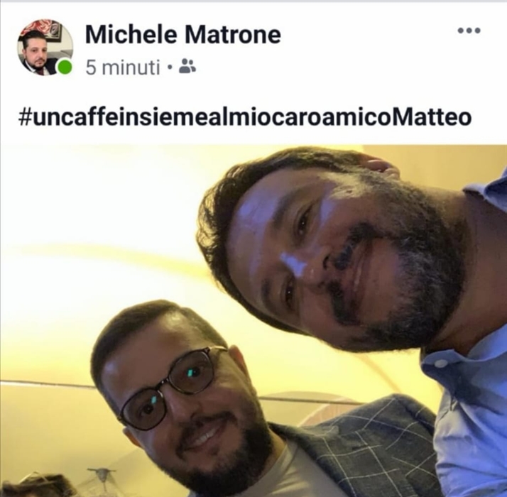 Salvini, bacioni con il figlio del boss. Bufera sull’ex ministro. L’Antimafia: “Fatto gravissimo”