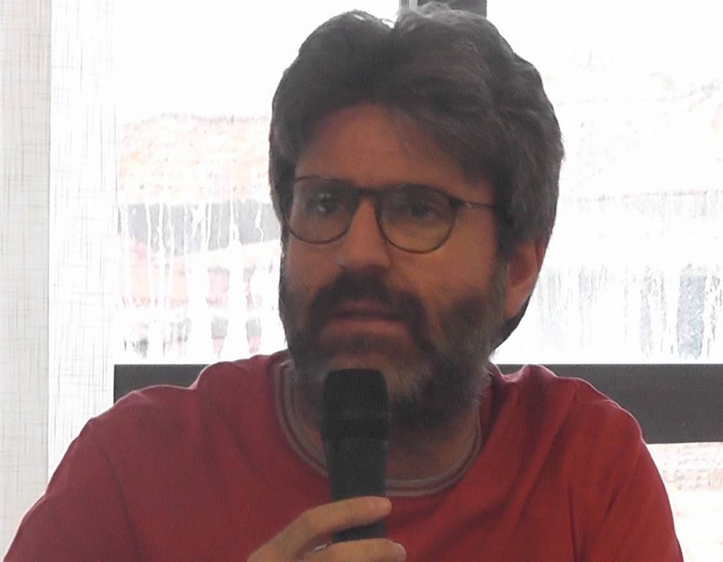 Il giornalista Mario De Michele finisce nel mirino: esplosi 10 proiettili contro la sua auto