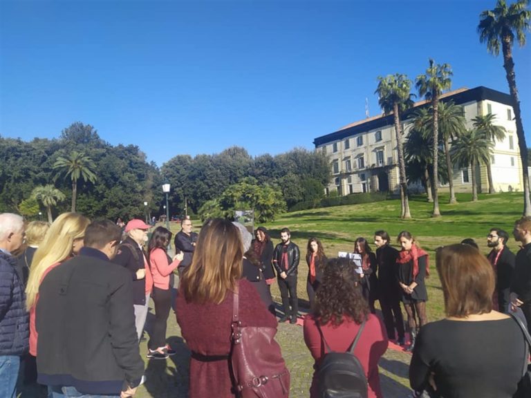Capodimonte, passeggiata del cuore e flash mob contro la violenza sulle donne