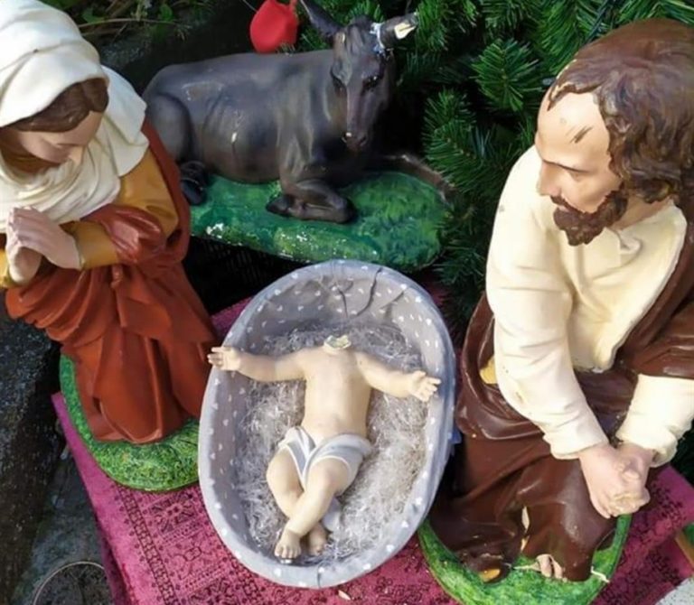 Shock in Sardegna, decapitata la statua di Gesù Bambino