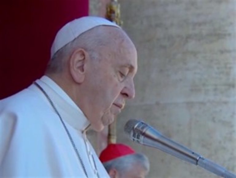Papa Francesco rivolto all’assessore partenopeo: “La cosa più bella di Napoli? Soni i napoletani”