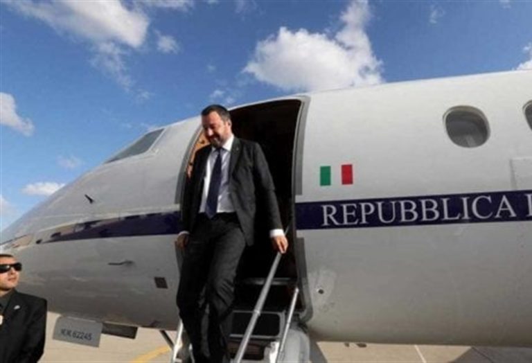 Voli di Stato a fini privati, indagato Salvini