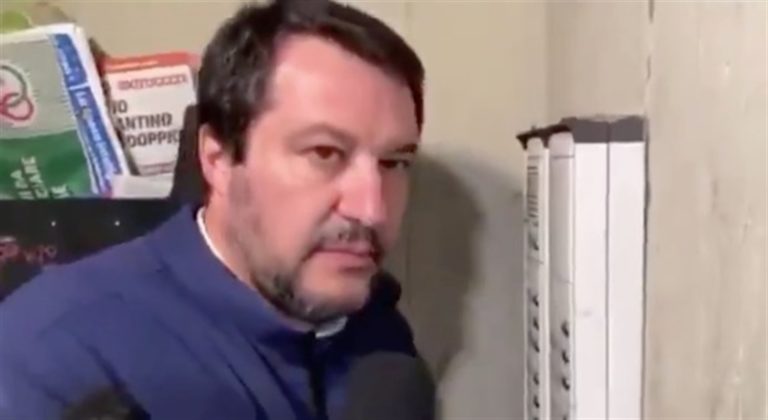 Salvini alza il tiro : “Calabria merita altro, de Magistris è un sindaco fallito”. La replica: “Il leader della Lega è un razzista”