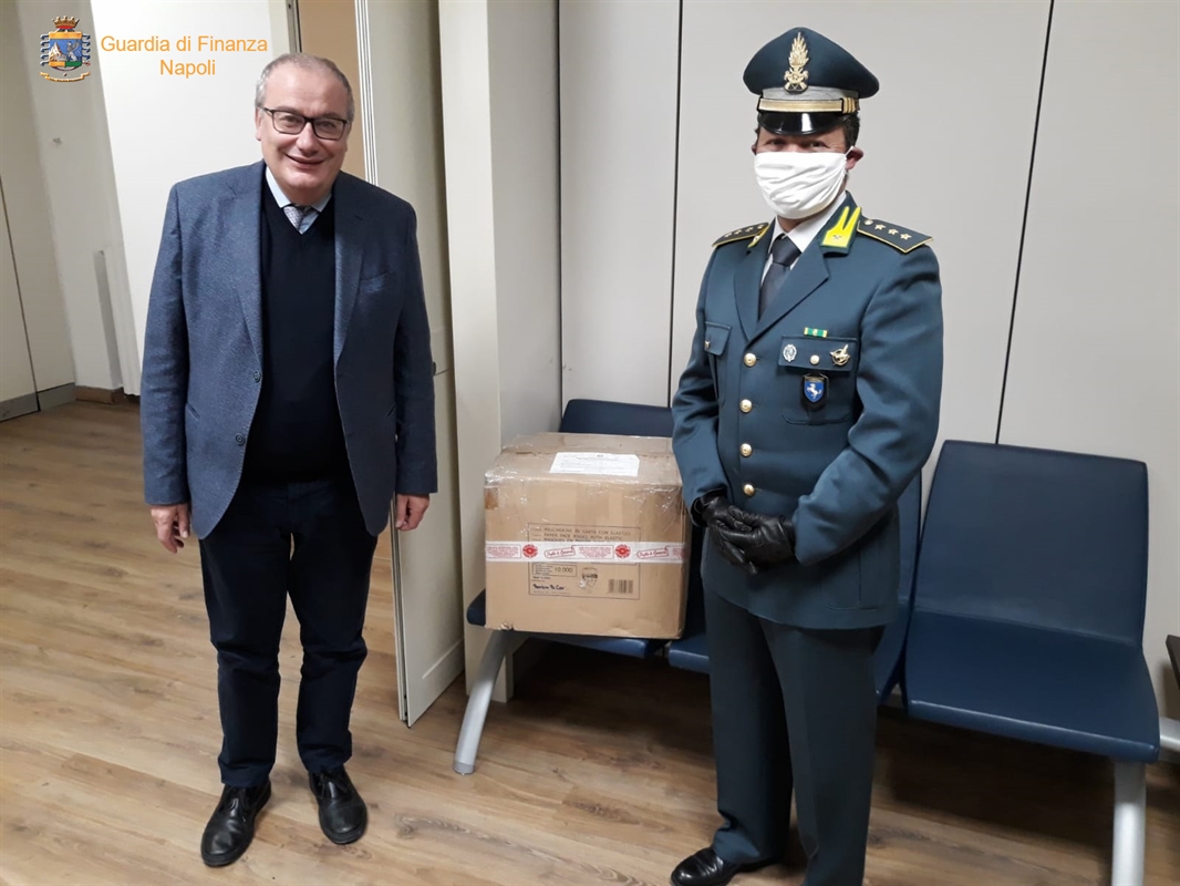 Finanza sequestra parafarmacia: vendeva mascherine al 6150%