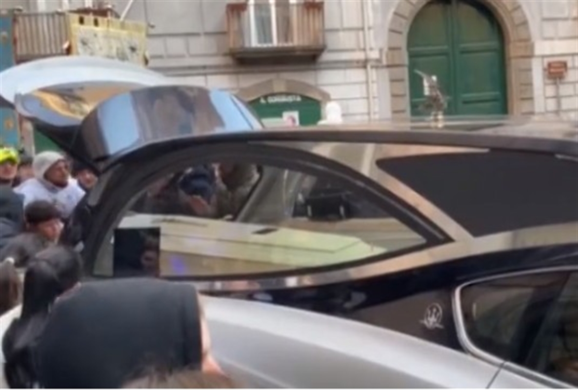 Corteo blindato per l’addio a Ugo Russo, il 15enne ucciso da un carabiniere