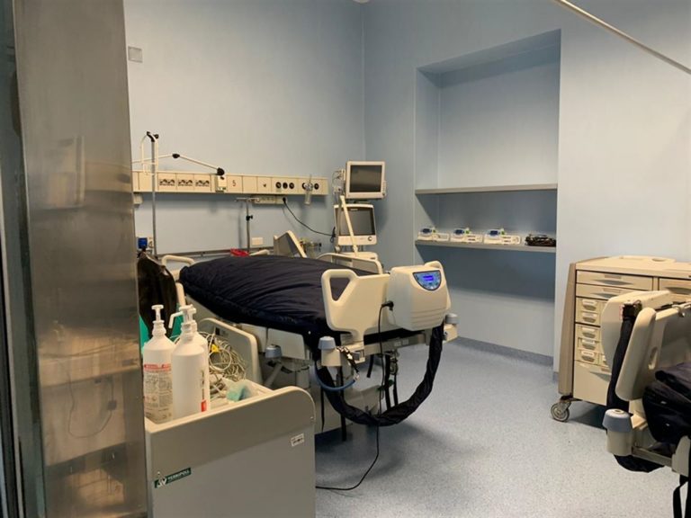 Nuovo ospedale Loreto Mare: è corsa contro il tempo, 70 operai all’opera