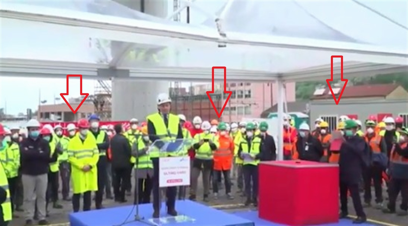 La gaffe. Il premier Conte viola le leggi: assembramenti al cantiere del nuovo ponte di Genova mentre pronuncia ail discorso