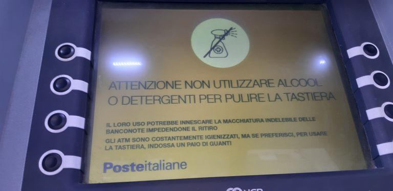 Poste italiane lancia l’avviso: “Attenzione non utilizzare alcool o detergenti per pulire la tastiera”