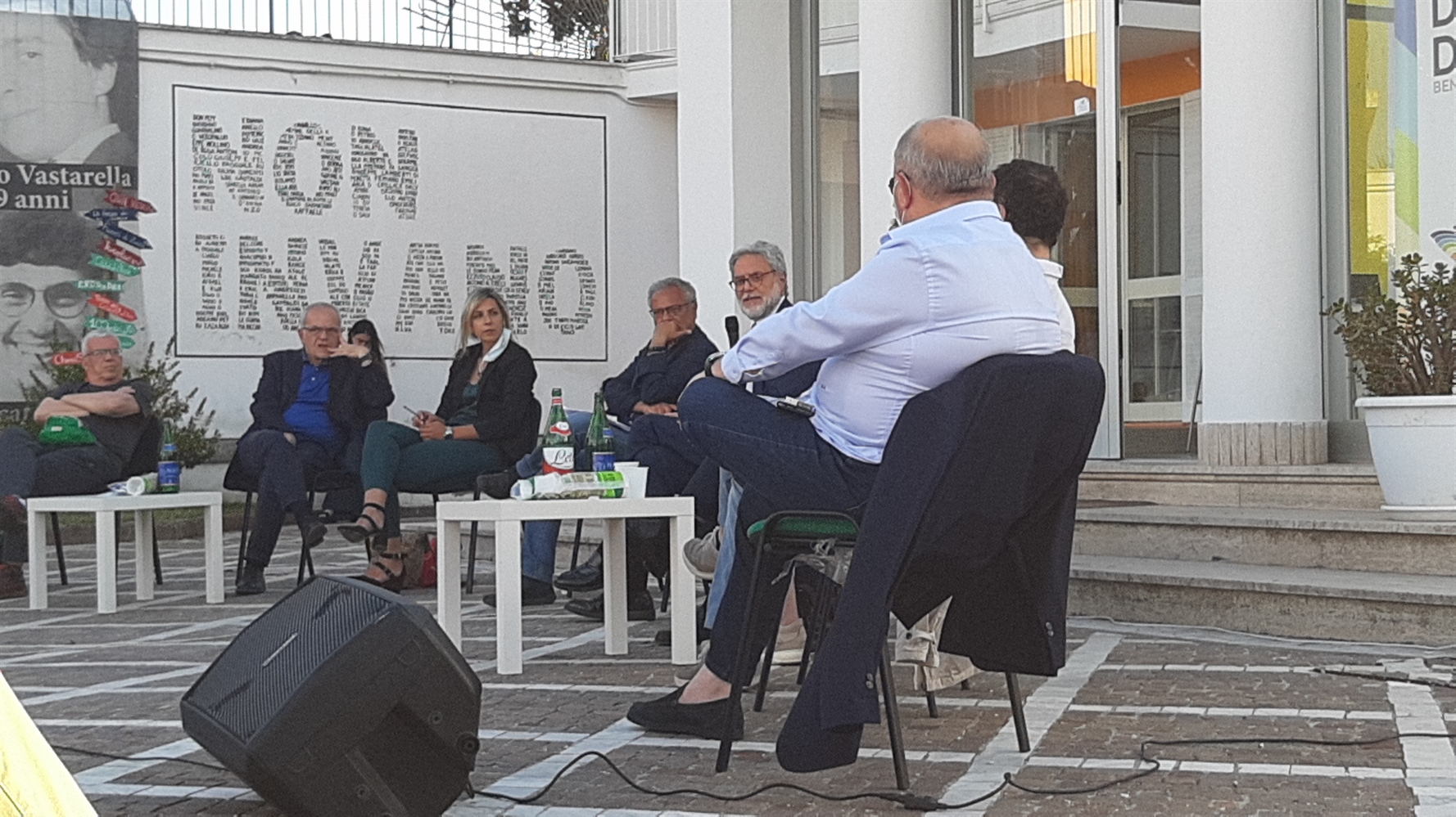 L’allarme del Capo della Procura di Napoli: “È sempre possibile un ritorno al buio. Esiste un cartello che controlla l’area metropolitana, forte militarmente e inserito nel tessuto delle imprese”
