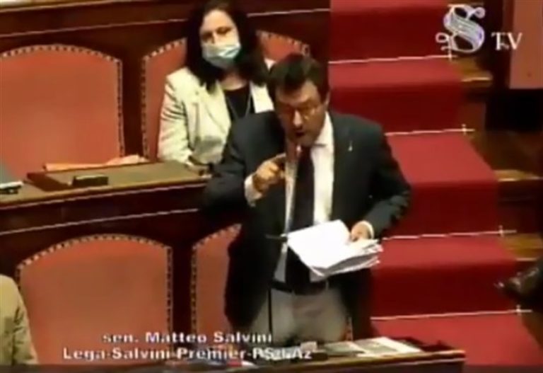 Salvini riponde a De Luca: “Invece di insultarmi riapra gli ospedali della Campania”