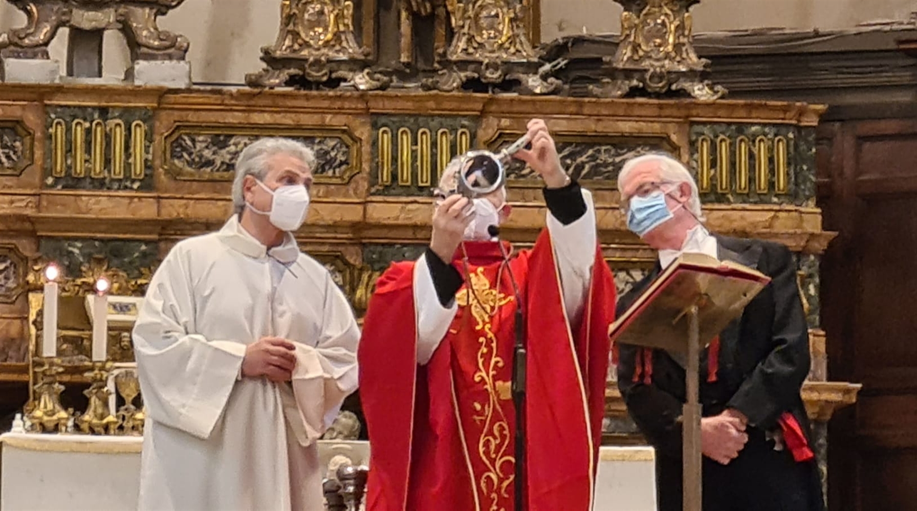 San Gennaro non scioglie il sangue: “È malacqua”