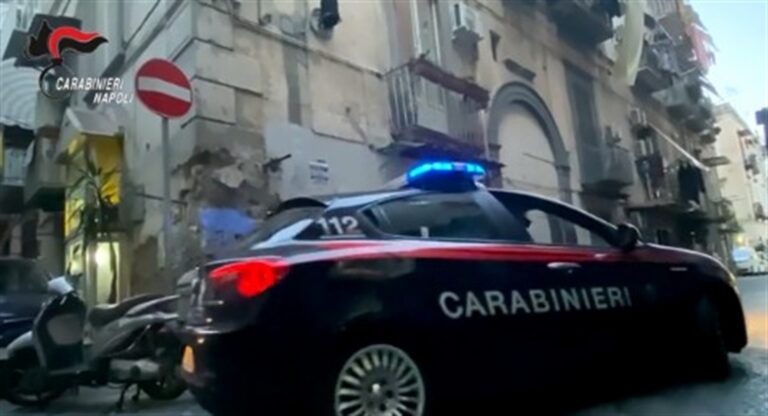 Bimba di 4 anni ha crisi respiratoria, carabinieri la salvano