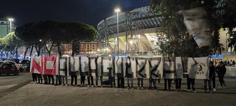 Dallo stadio ‘Maradona’ un solo striscione: “No alla guerra”