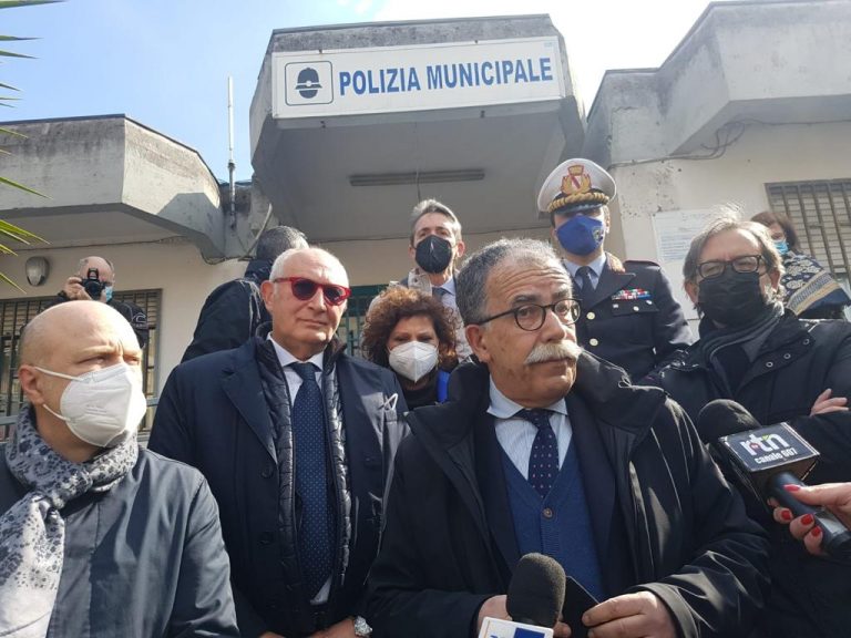 Minacce a Chiariello, ‘scorta civica’ al comando di polizia di Arzano. Senatore Ruotolo: “I mandanti sono quelli della 167”