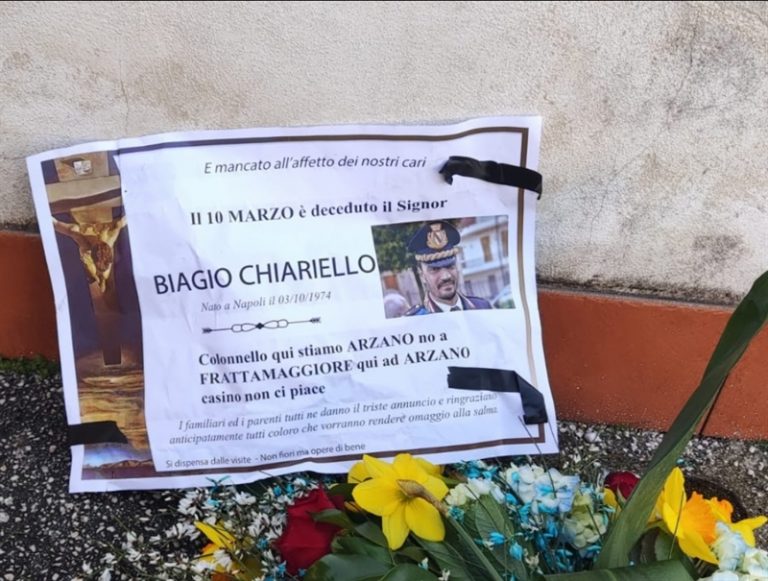 Nuove minacce al comandante Chiarello: manifesto funebre con la data della morte. Domani flash mob di solidarietà del Comitato di liberazione dalla camorra