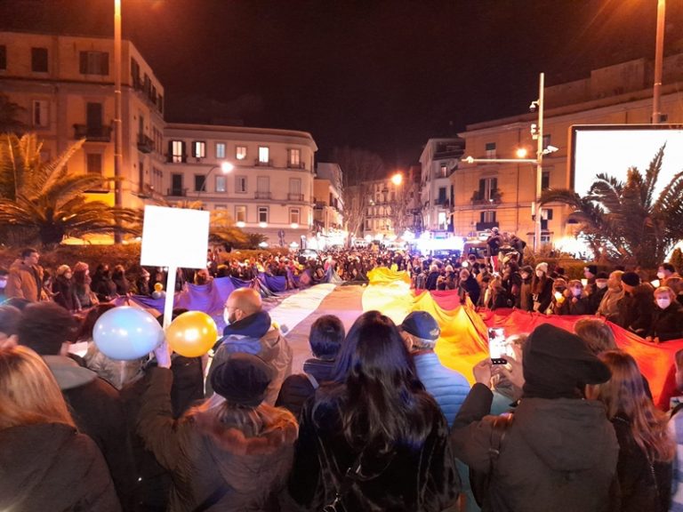 A Napoli oltre 2mila sfilano per la pace in Ucraina