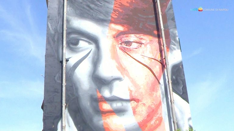 Inaugurato a Scampia il murale di Jorit dedicato a Fabrizio De Andrè