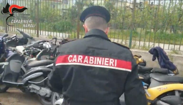 Minorenni incensurati in sella a scooter rubato,  tentano la fuga. Fermati dai carabinieri