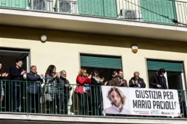 Strappato lo striscione di Mario Paciolla dal balcone del sindacato dei giornalisti