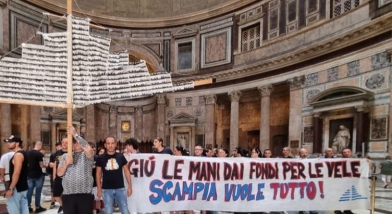 Il ‘Comitato delle Vele’ occupa il Pantheon: “Il taglio del PNRR mette a rischio la costruzione nuovi alloggi di Scampia”