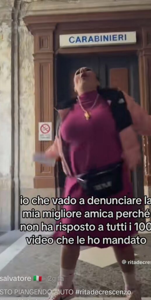 La tiktoker Rita De Crescenzo balla davanti alla stazione dei carabinieri, il deputato Borrelli: "Pronta denuncia per vilipendio"