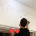 La nuova ‘moda’: nasce il figlio, imbrattiamo l’ospedale e postiamo il video sui social