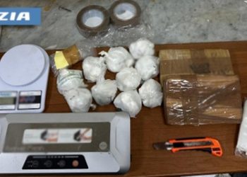 Bagnoli, box auto con droga e botti illegali