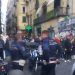 Blitz della polizia municipale contro artista di strada, scatta la protesta. Cosa penserebbe Pino Daniele?. Appello al sindaco Manfredi