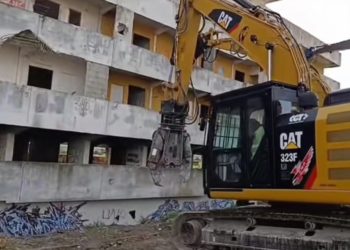 Iniziato l’abbattimento della Vela Gialla