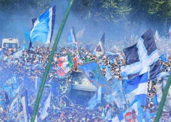Napoli mondiale, migliaia di tifosi omaggiano la squadra azzurra