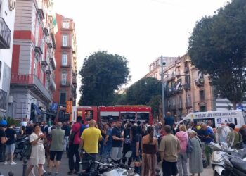 Esplosione in via De Filippo. Bilancio tragico: un morto e quattro feriti di cui uno grave