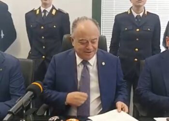 Migranti denunciano truffa, scatta l’inchiesta a Napoli: arrestate 45 persone ci sono coinvolti tre avvocati a capo di tre Caf, poliziotti e collaboratori