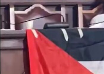 Napoli sospende i rapporti istituzionali con Israele e sosterrà iniziative umanitari e di aiuto per la Palestina